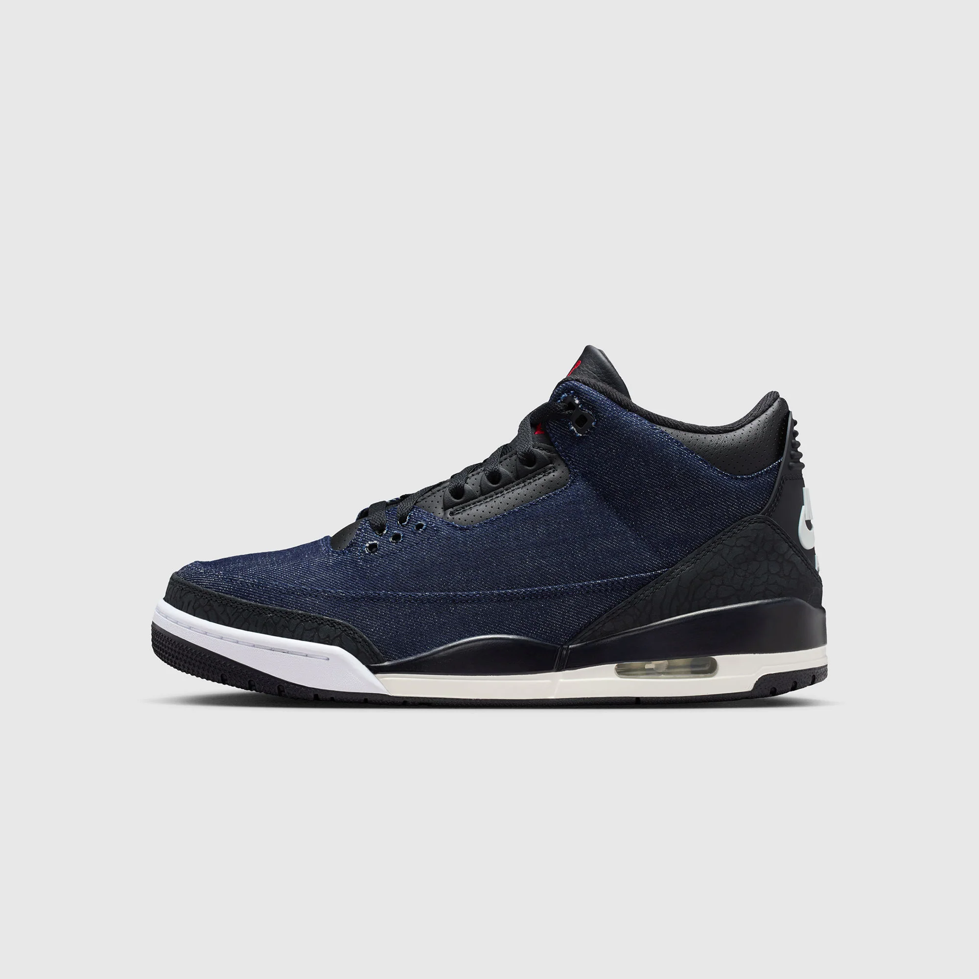 Air Jordan 3 x LeviāsĀ®
Raw Indigo Denim Sneakers - Image 10