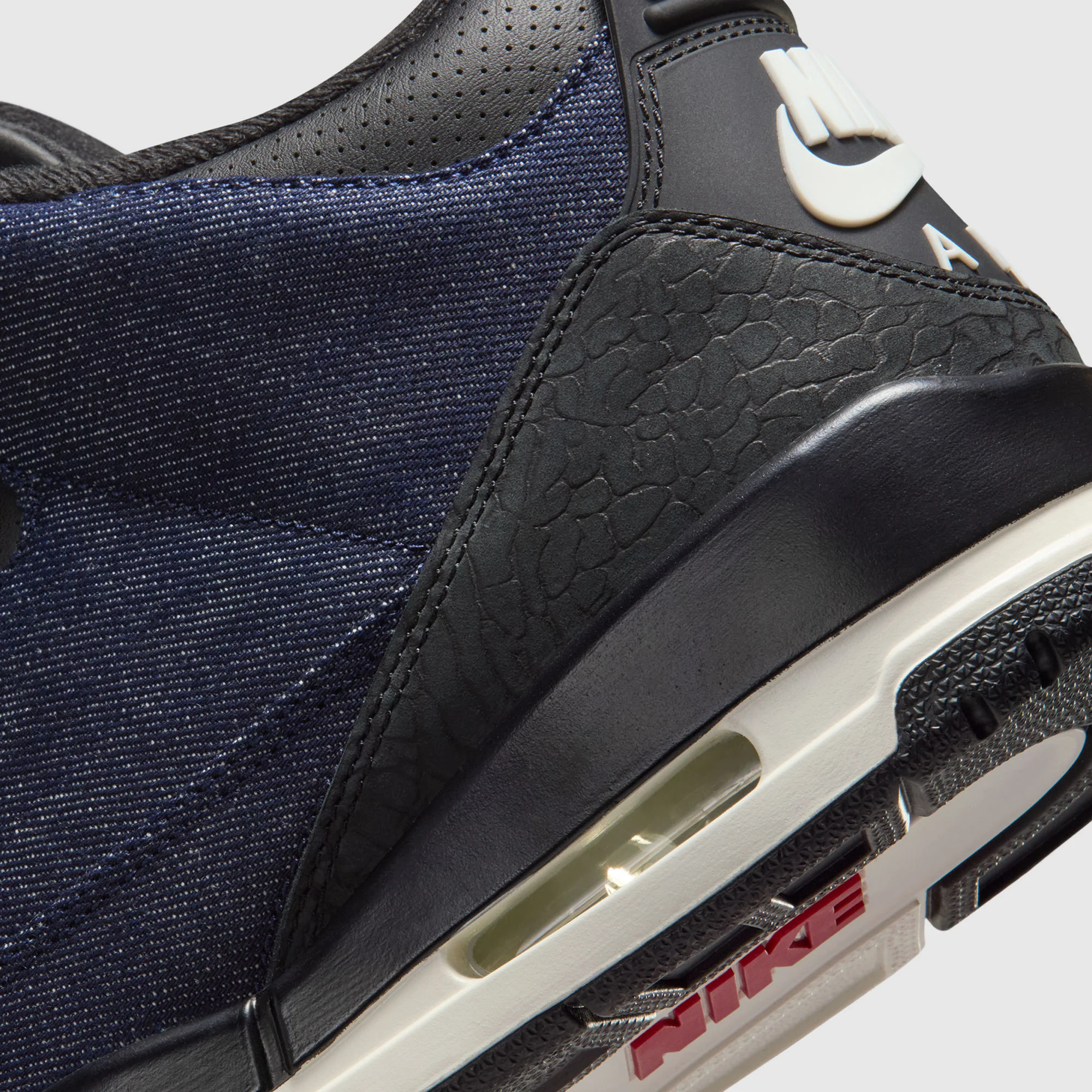 Air Jordan 3 x LeviāsĀ®
Raw Indigo Denim Sneakers - Image 5