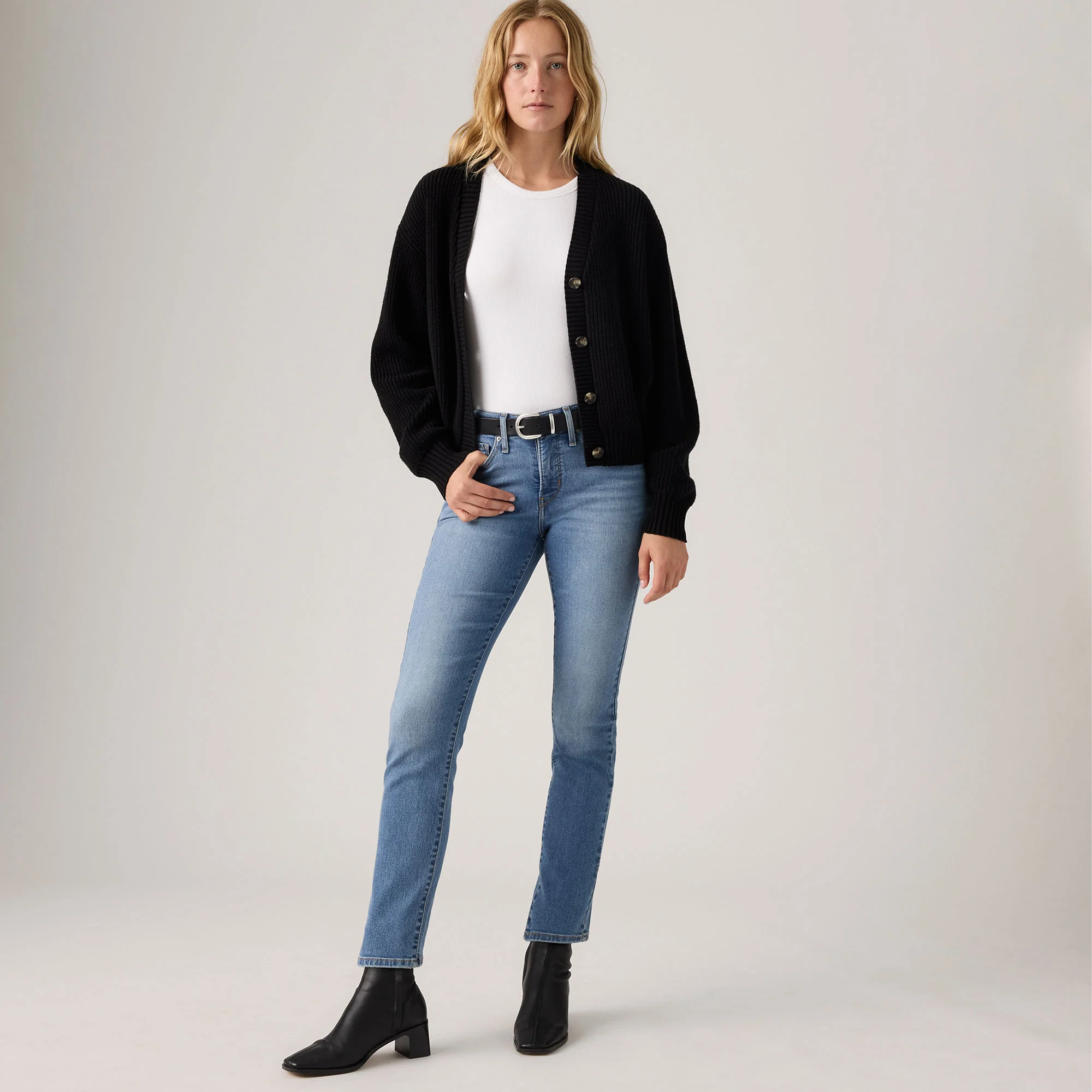 LeviāsĀ® Women's 312 Shaping Slim Jeans - Image 4