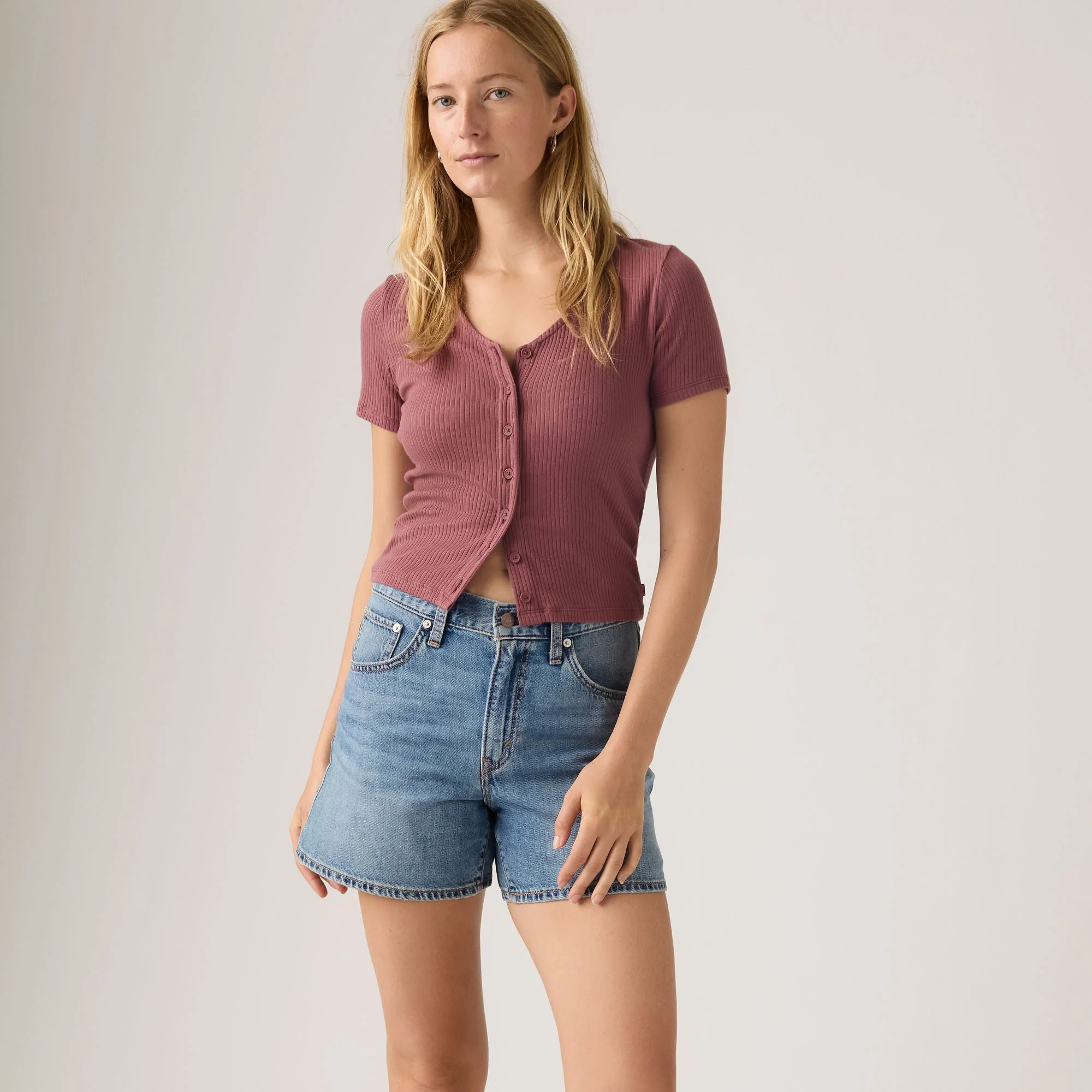 Levi's® Women's Cinch Mid-Thigh Shorts - Image 4