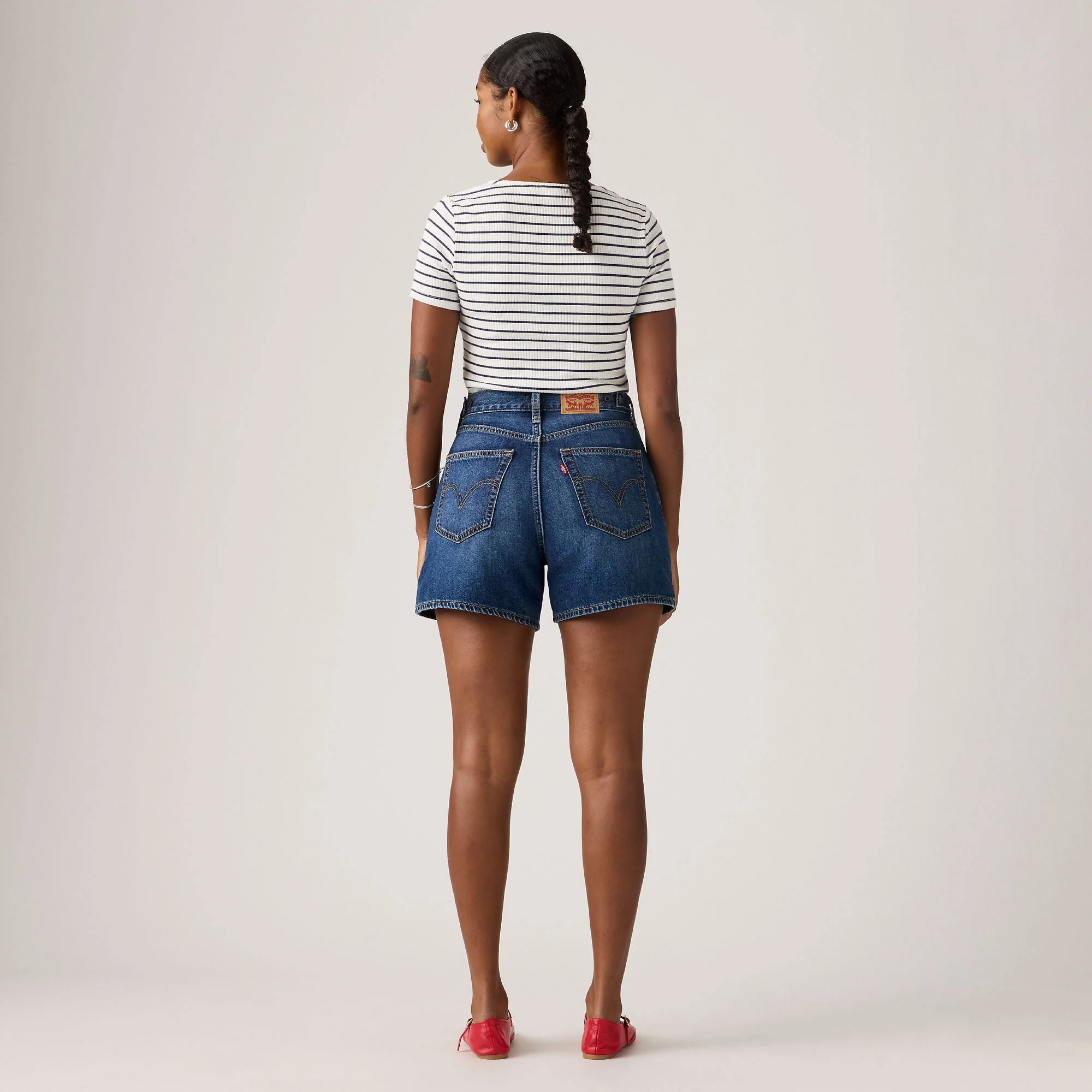 Levi's® Women's Cinch Mid-Thigh Shorts - Image 2