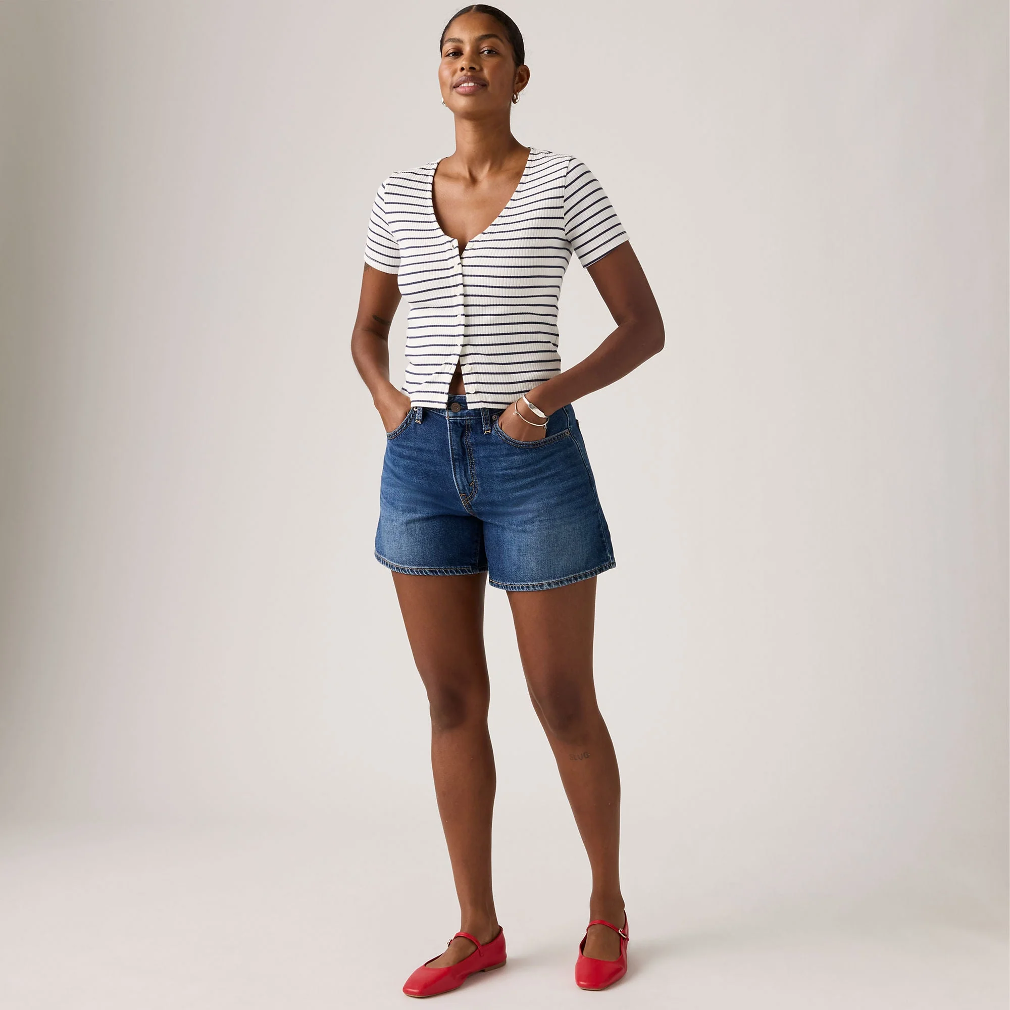 Levi's® Women's Cinch Mid-Thigh Shorts - Image 4