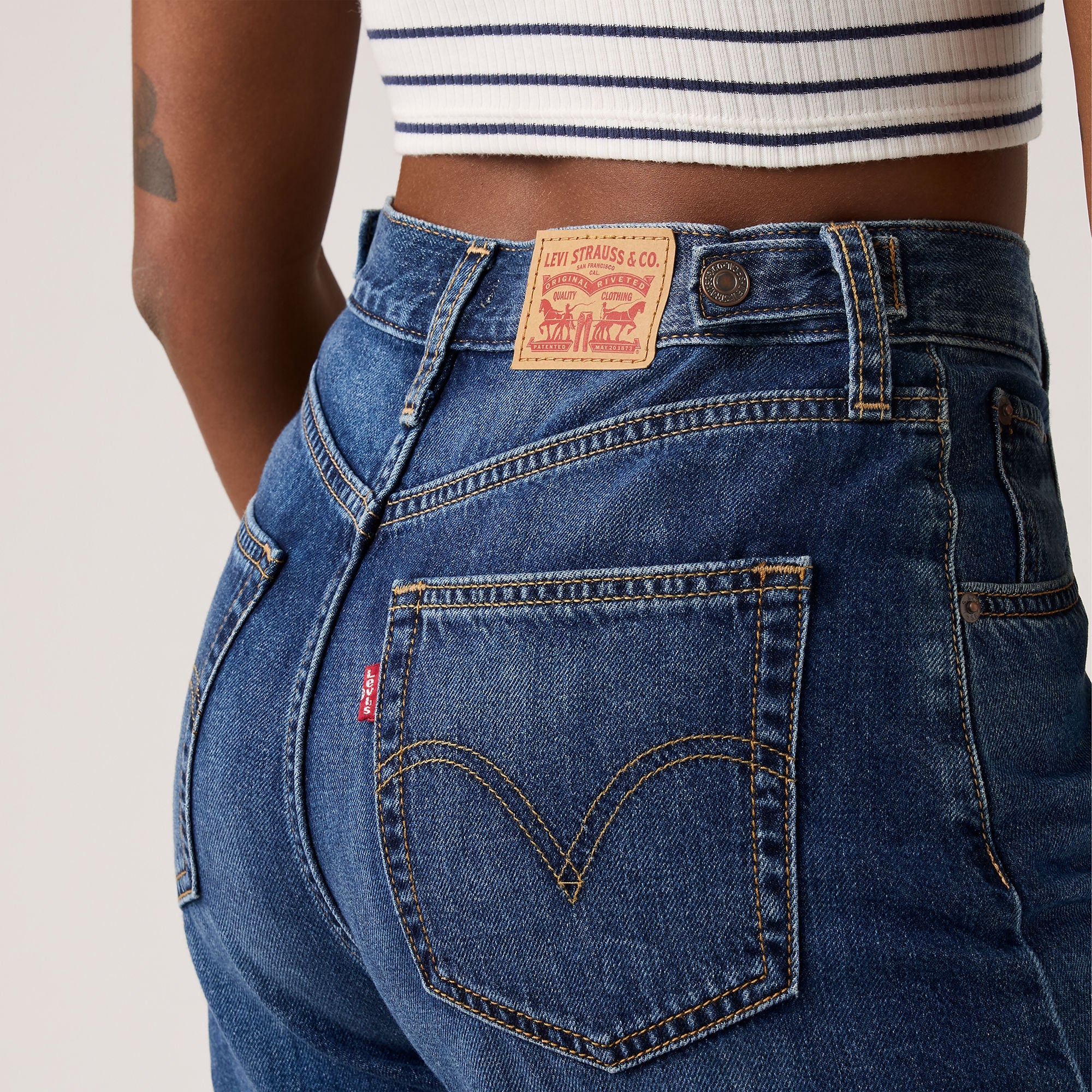 Levi's® Women's Cinch Mid-Thigh Shorts - Image 7