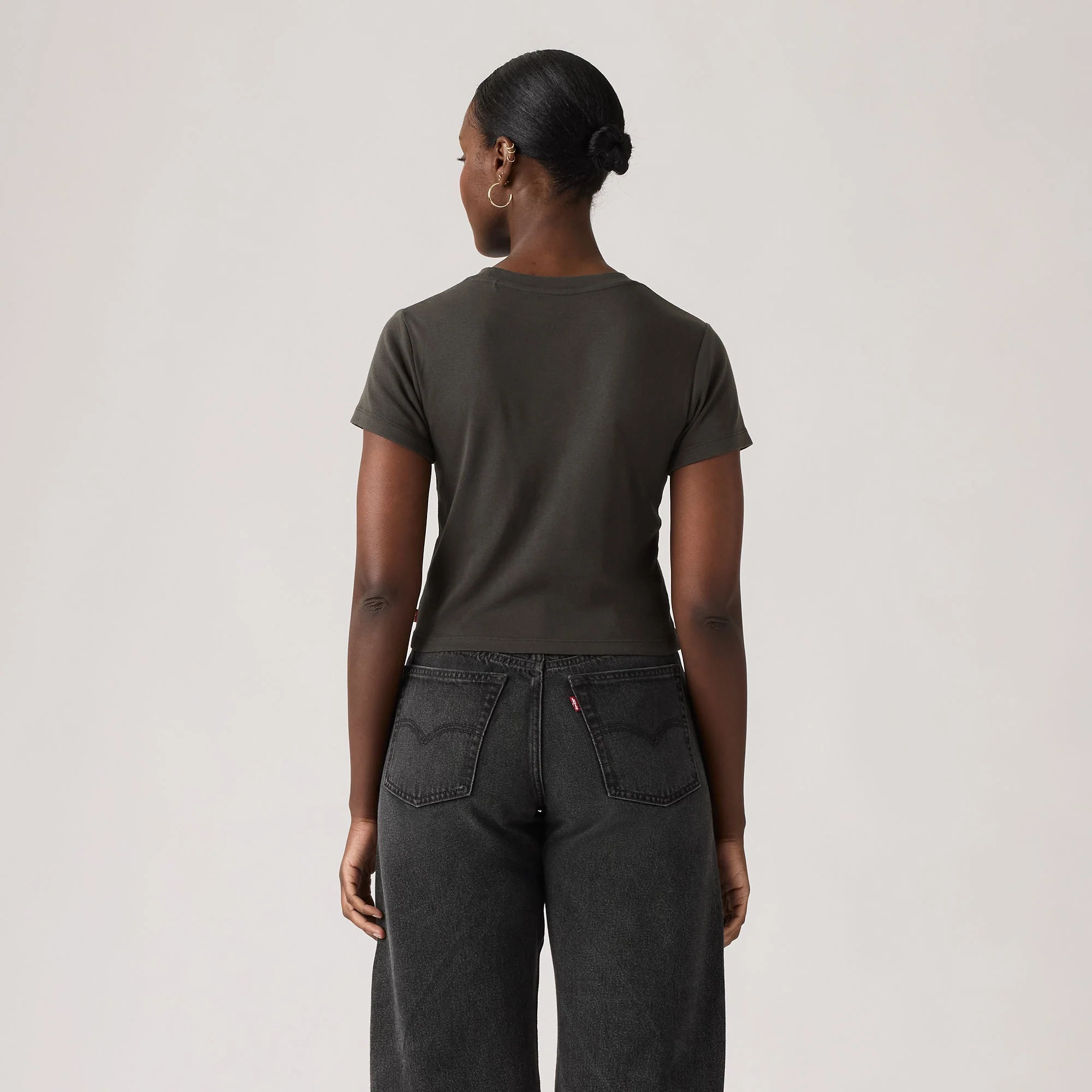 Levi'sĀ® Women's Graphic Essential Sporty Tee - Image 2