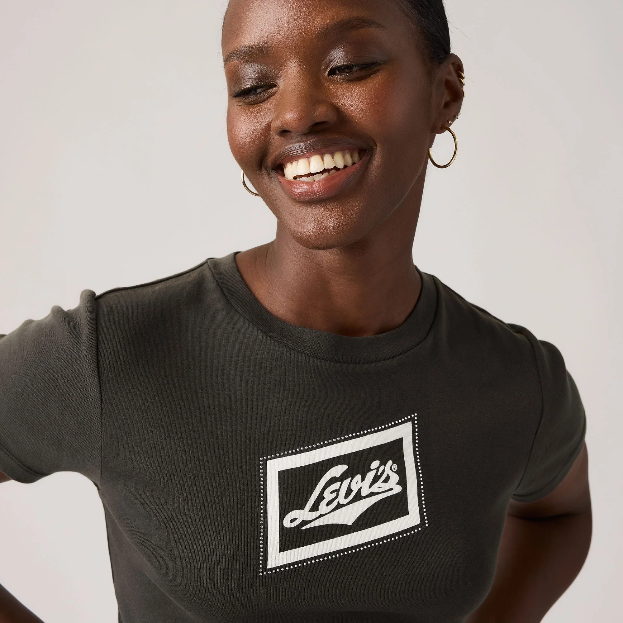 Levi'sĀ® Women's Graphic Essential Sporty Tee - Image 4